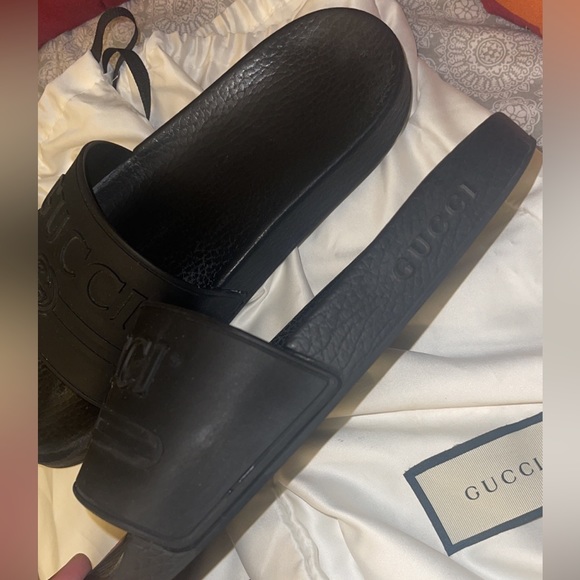 GUCCI Rubber Logo Slide Sandals - Picture 4 of 9
